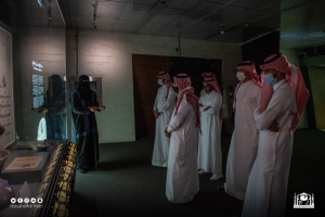 وفد الرئاسة المشارك في (شطر المسجد) في جولة على المعرض