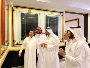مجمع الملك عبدالعزيز لكسوة الكعبة يستقبل معالي نائب وزير الدفاع الماليزي