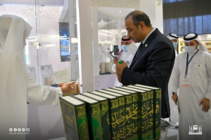 خلال زيارته &quot;جناح الرئاسة بمعرض الكتاب&quot;...&quot;وزير الثقافة العراقي&quot;: جهود المملكة في إعمار الحرمين لا مثيل لها