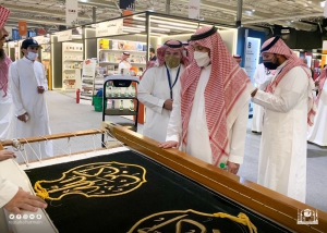 الأمير سلطان بن فهد بن سلمان في زيارة لجناح الرئاسة بمعرض الكتاب